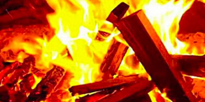 Lửa mang lại ánh sáng trong đêm tối Lửa mang lại ánh sáng trong đêm tối